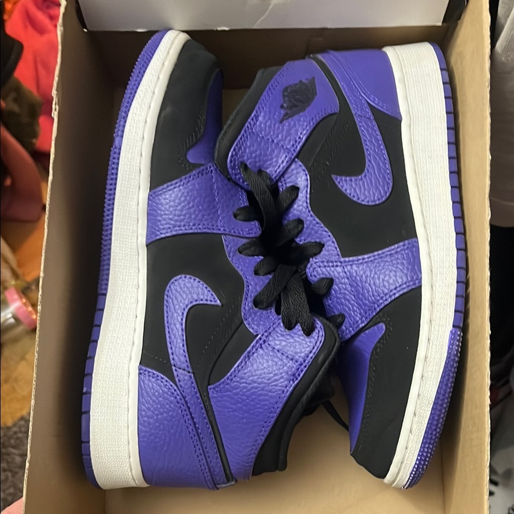Jordan 1 mid